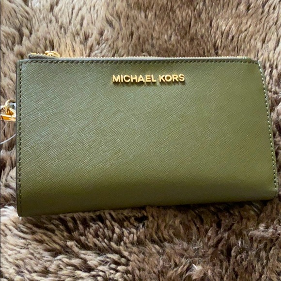 Michael Kors Handbags - Michael Kors Wallet